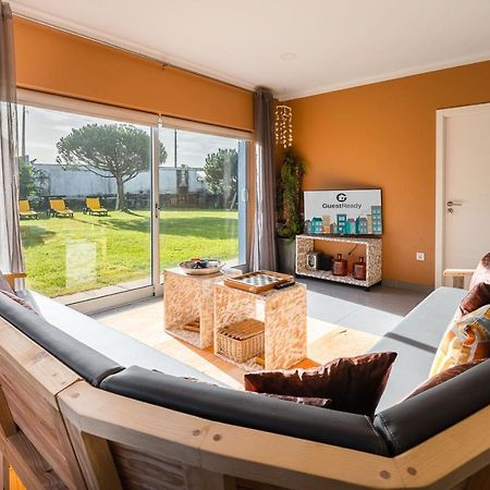 Beachfront Villa In Еспосенде Екстериор снимка