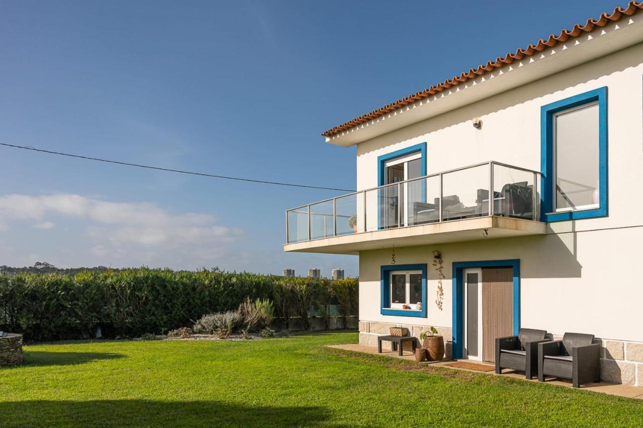 Beachfront Villa In Еспосенде Екстериор снимка