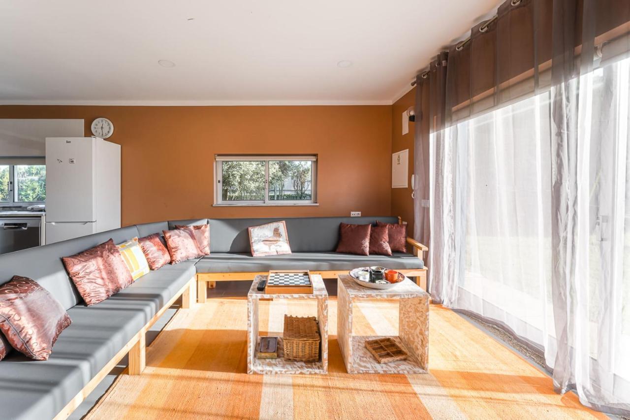Beachfront Villa In Еспосенде Екстериор снимка