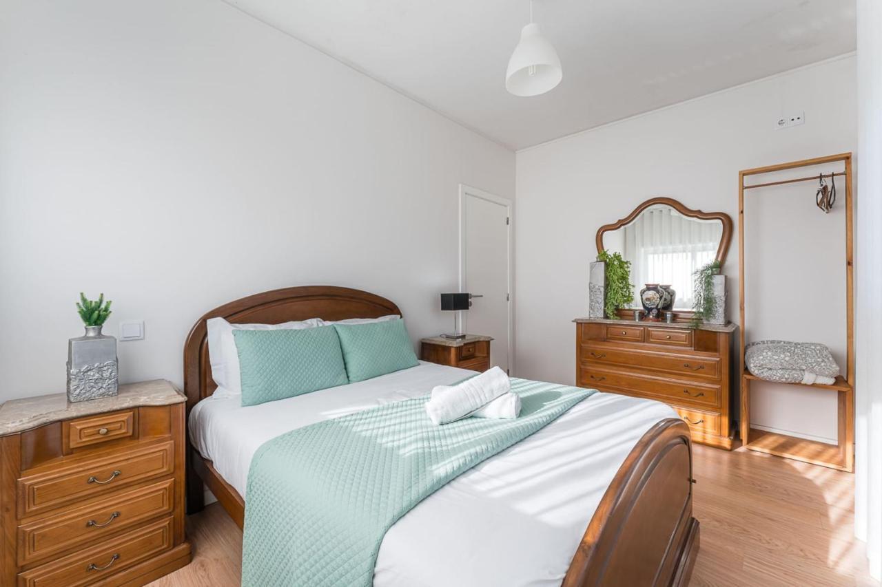 Beachfront Villa In Еспосенде Екстериор снимка