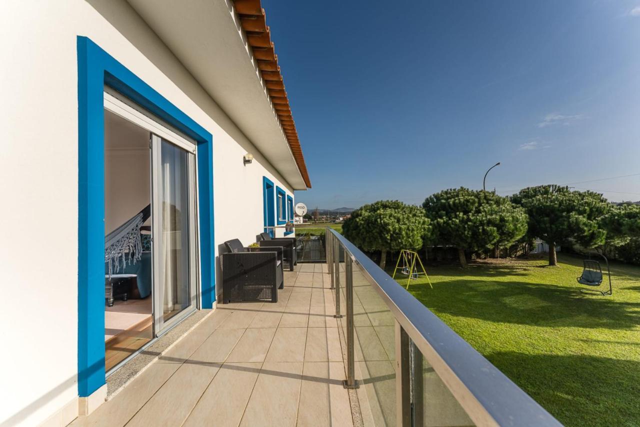 Beachfront Villa In Еспосенде Екстериор снимка