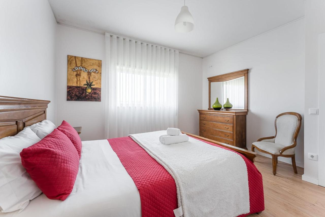 Beachfront Villa In Еспосенде Екстериор снимка