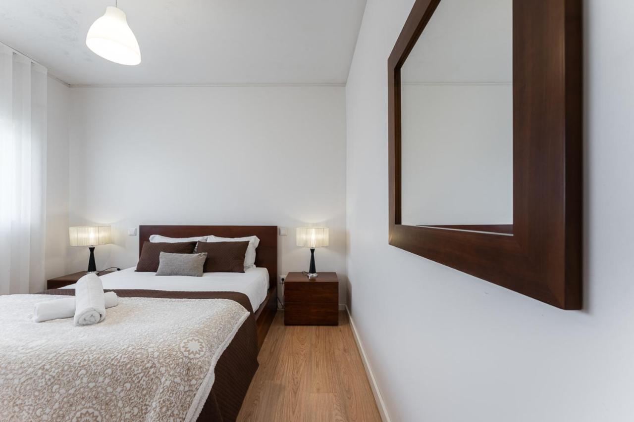 Beachfront Villa In Еспосенде Екстериор снимка