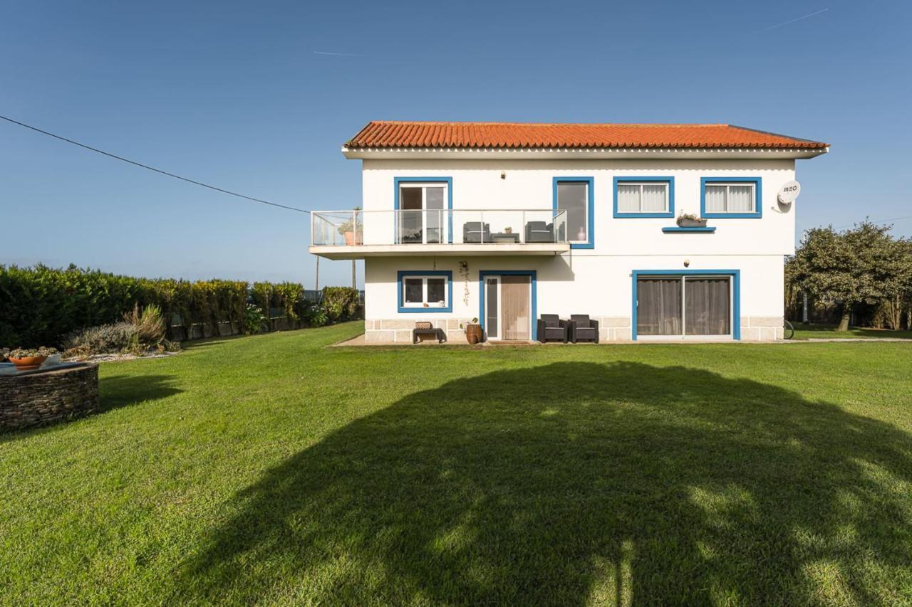 Beachfront Villa In Еспосенде Екстериор снимка